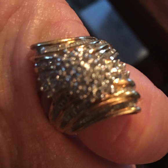 Jewelry - Size 7 14k DIAMOND CLUSTER COCKTAIL RING